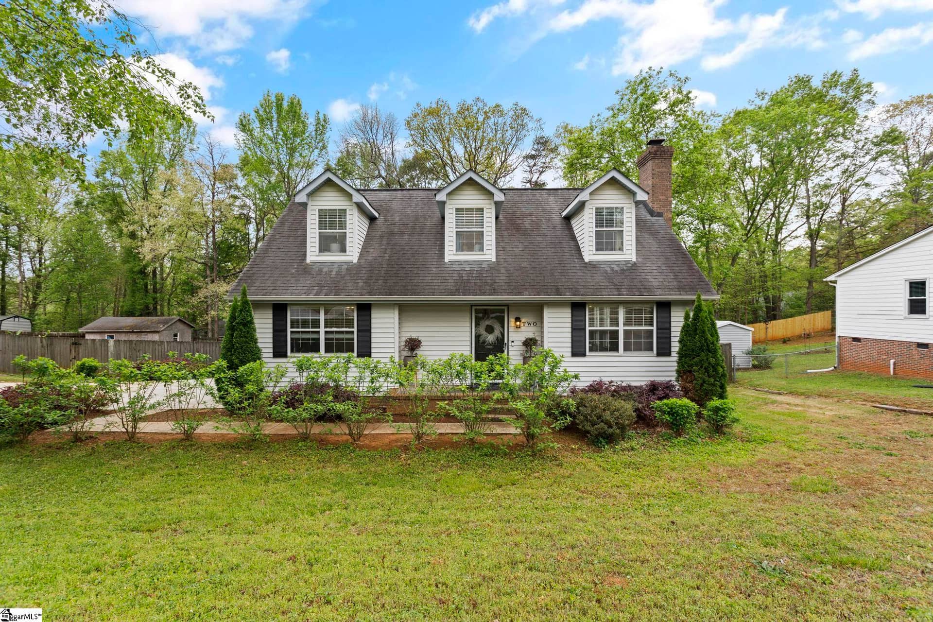 2 Twisted Oak Court