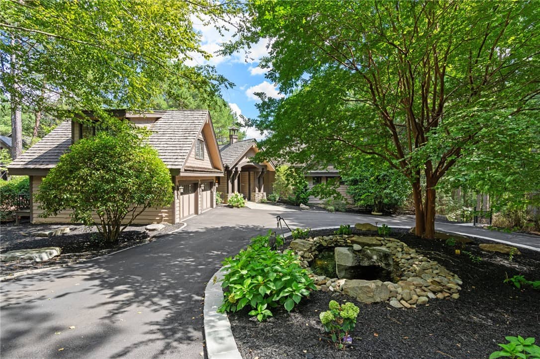 218 Oakmont Court