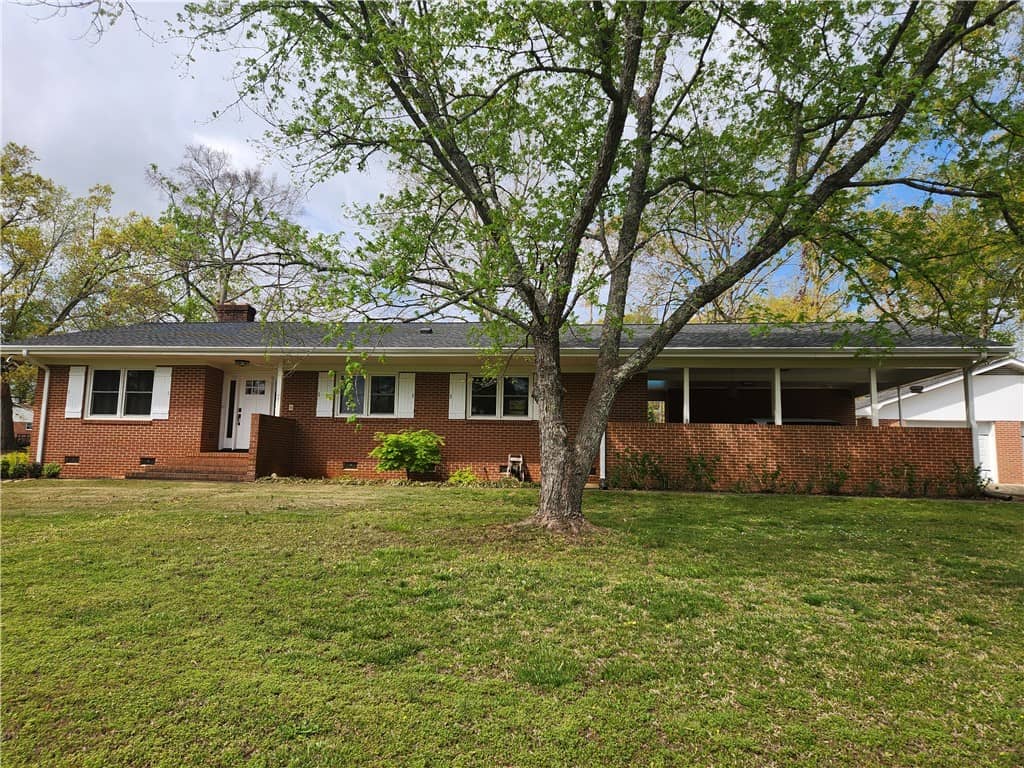 901 Hopkins Avenue