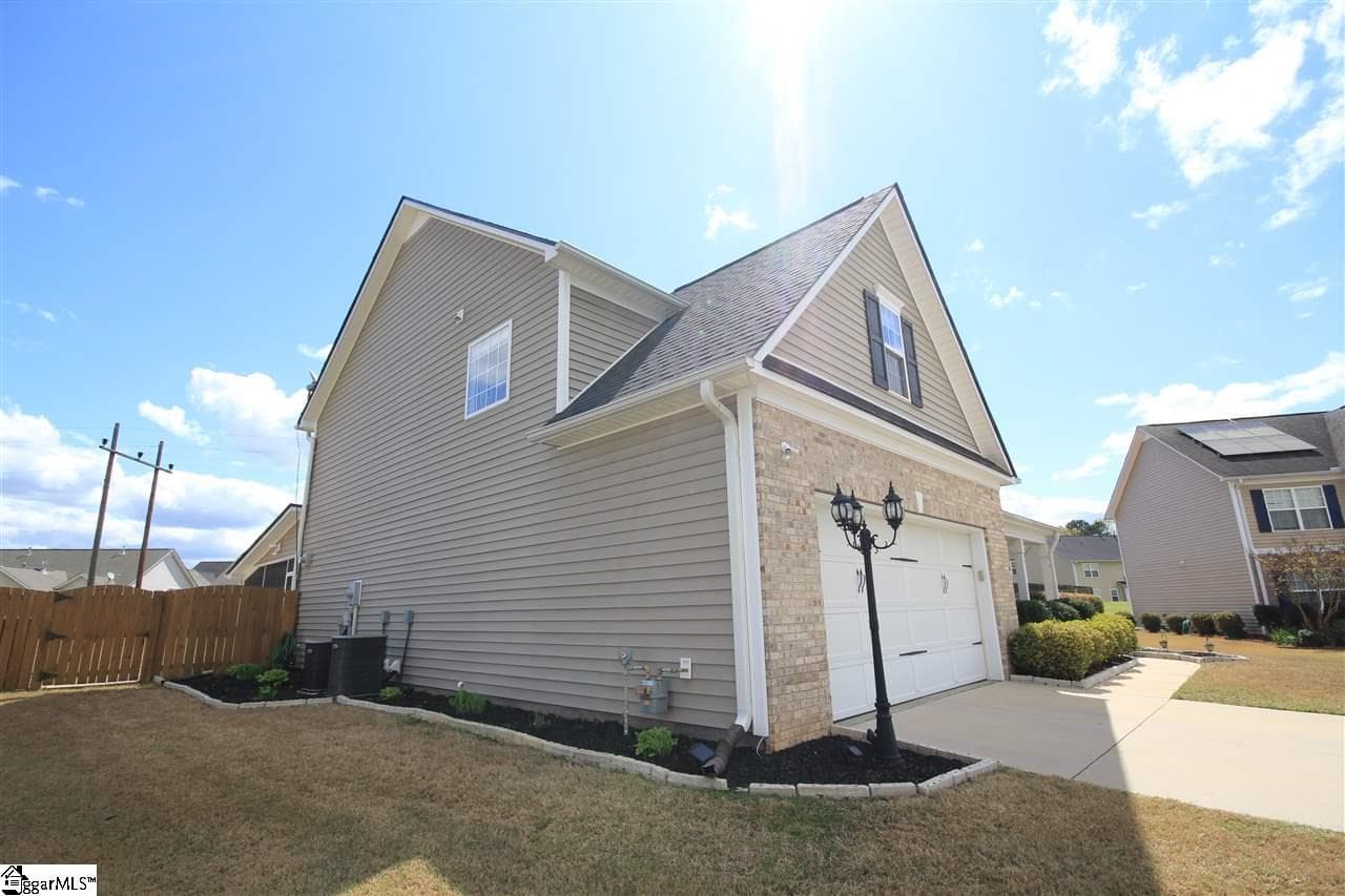 Property image 3 at 10 Candyce Court, Simpsonville, SC 29680