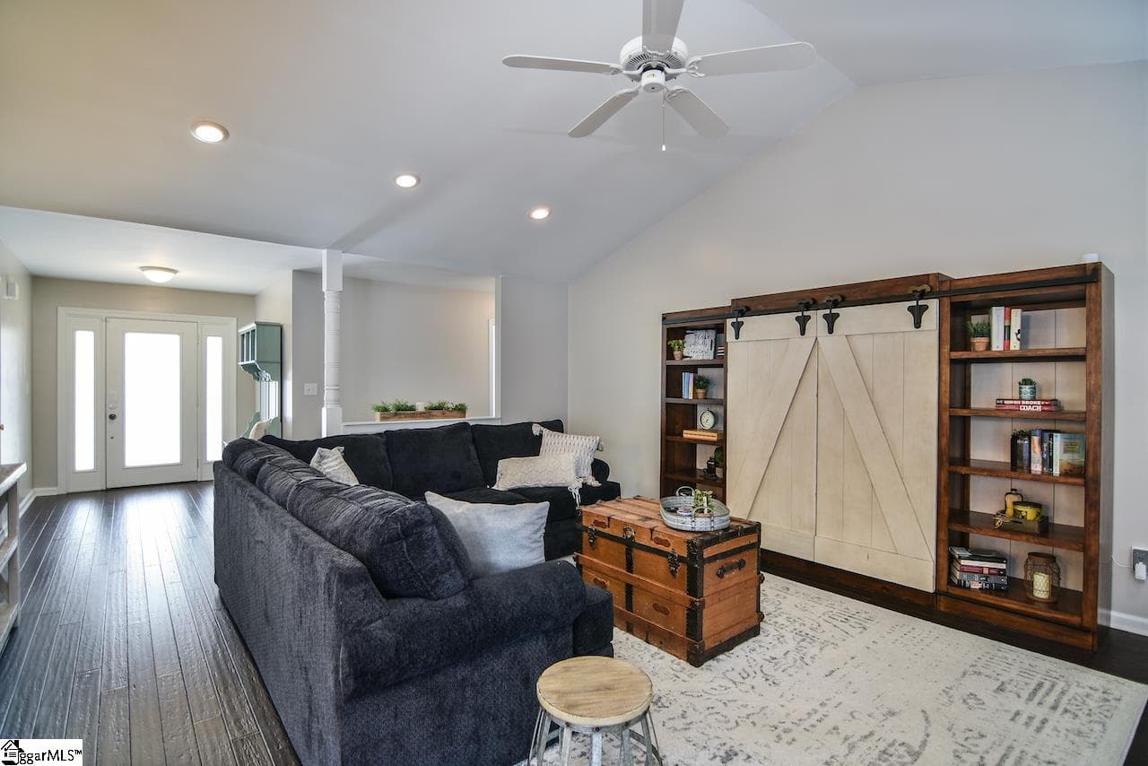 Property image 2 at 109 Castlegate Court, Simpsonville, SC 29681