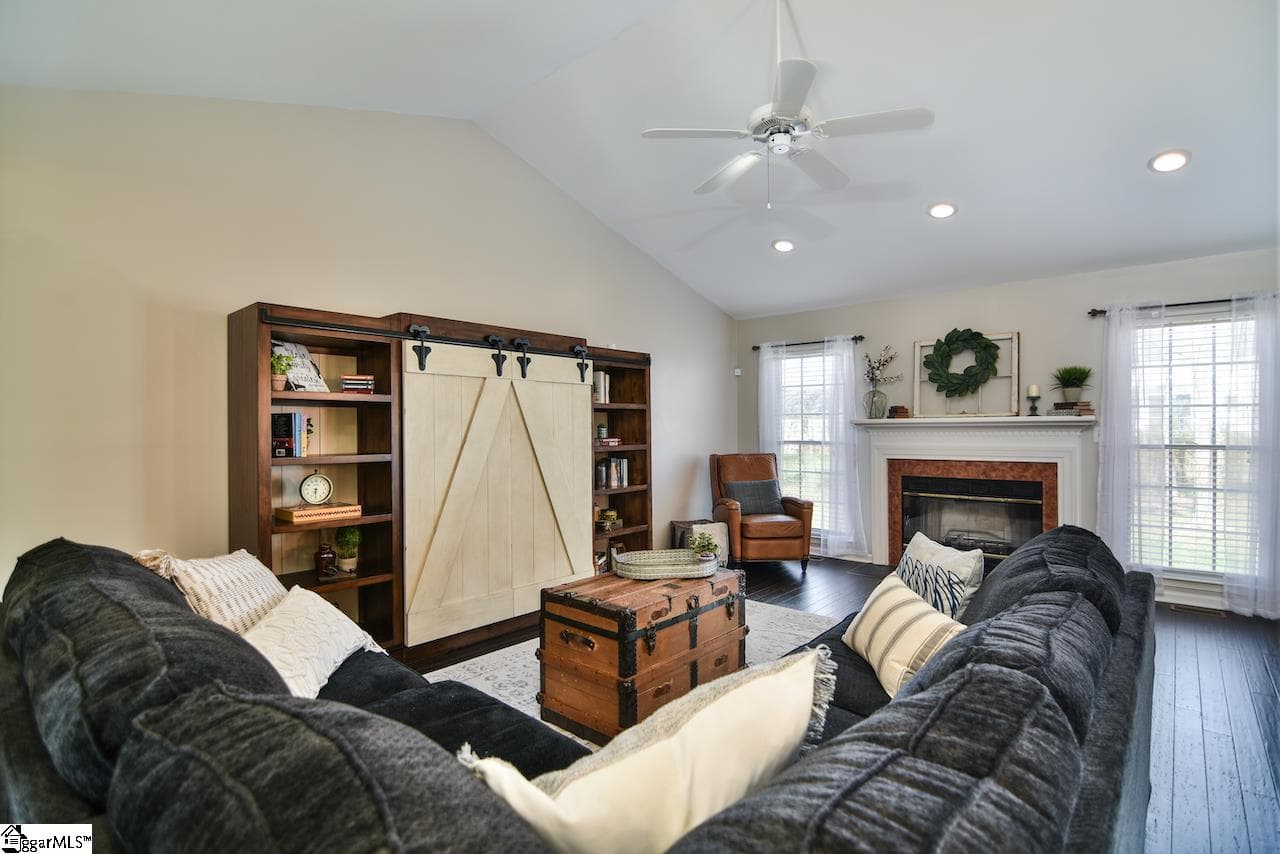 Property image 3 at 109 Castlegate Court, Simpsonville, SC 29681