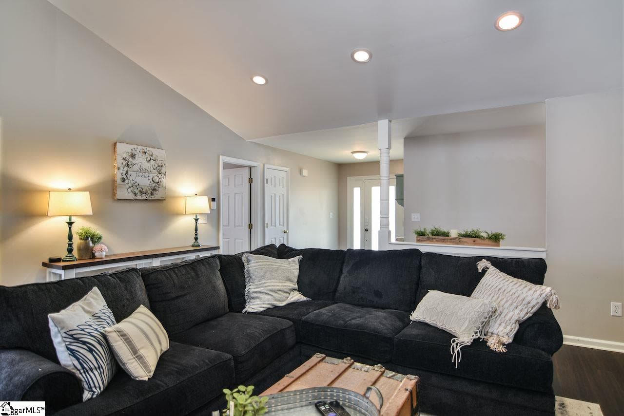Property image 5 at 109 Castlegate Court, Simpsonville, SC 29681