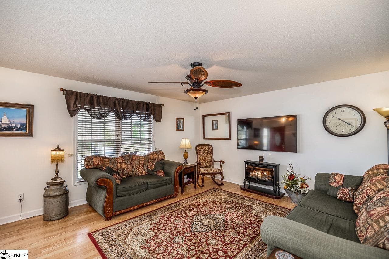 Property image 3 at 202 Shady Pines Court, Fountain Inn, SC 29644