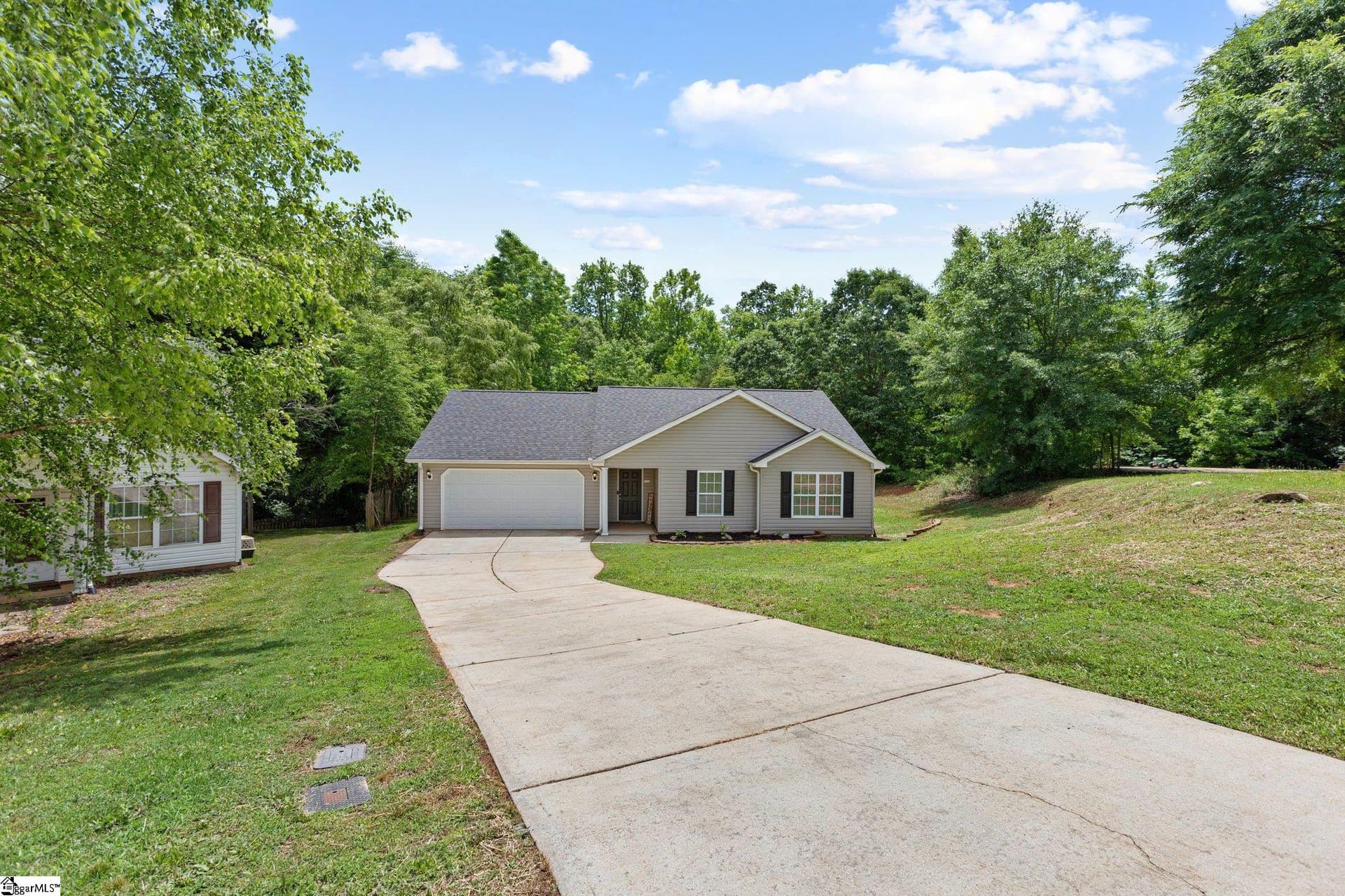 Property image 2 at 302 Shady Pines Court, Fountain Inn, SC 29644