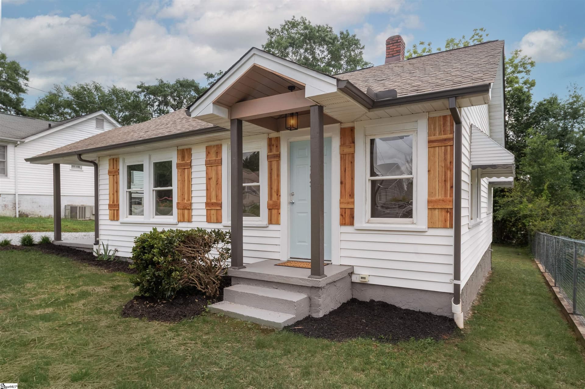 Property image 1 at 303 Gilliland Avenue, Easley, SC 29640