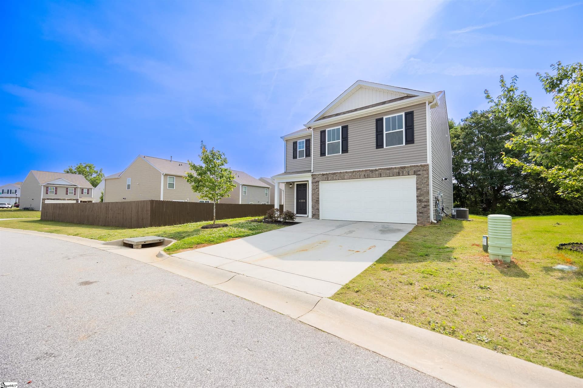 Property image 3 at 1305 Ledsham Court, Greer, SC 29651
