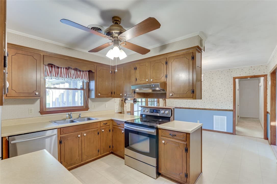 Property image 5 at 111 Eastwood Circle, Westminster, SC 29693