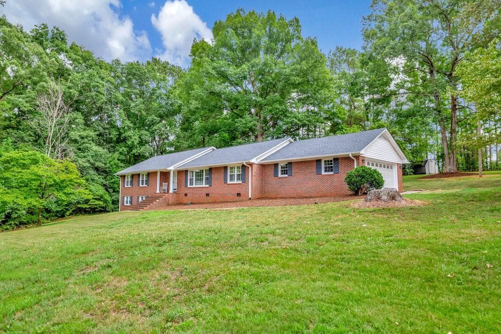 Property image 1 at 130 Eastwood Circle, Westminster, SC 29693