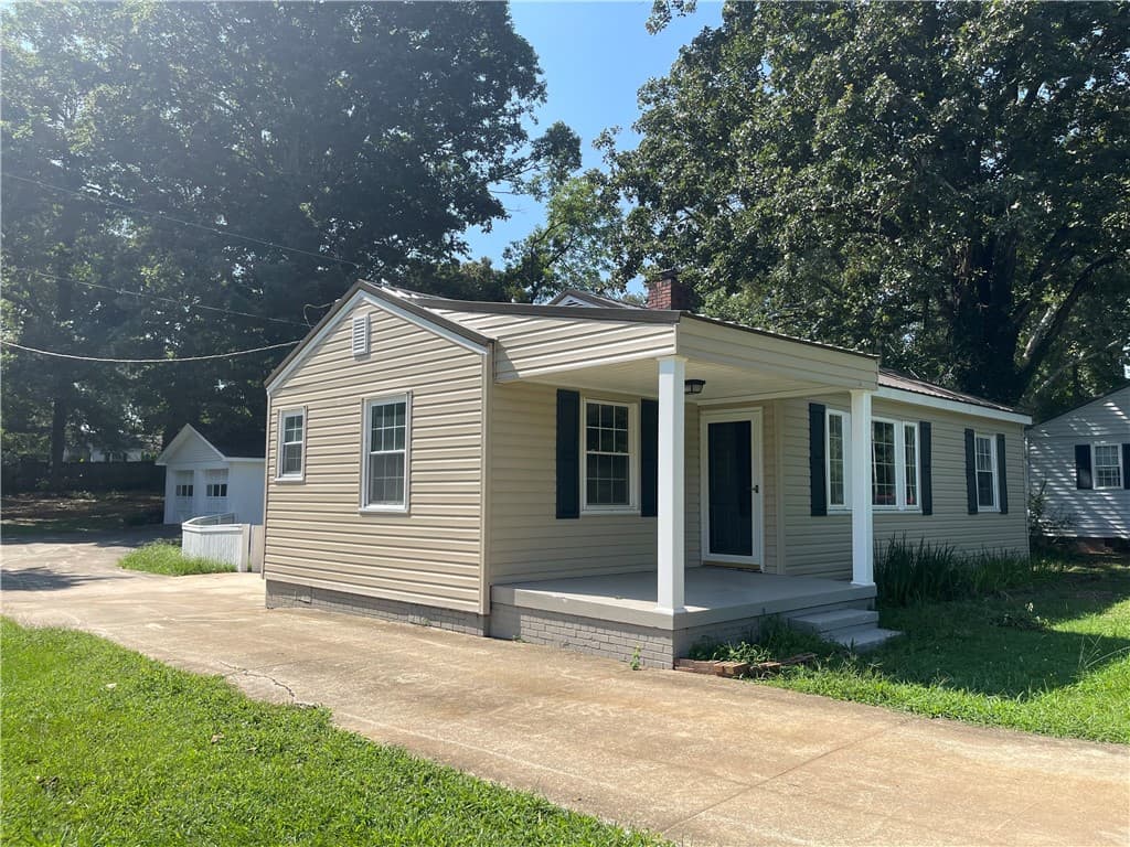 Property image 2 at 834 Greenville Street, Pendleton, SC 29670