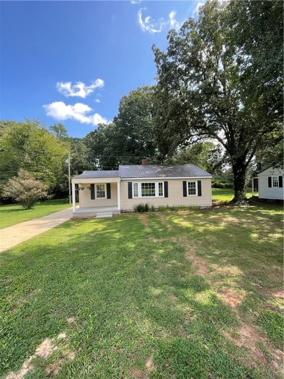 Property image 3 at 834 Greenville Street, Pendleton, SC 29670