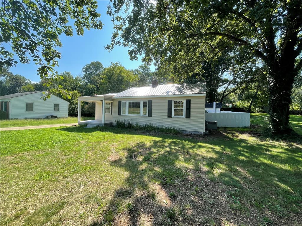 Property image 4 at 834 Greenville Street, Pendleton, SC 29670