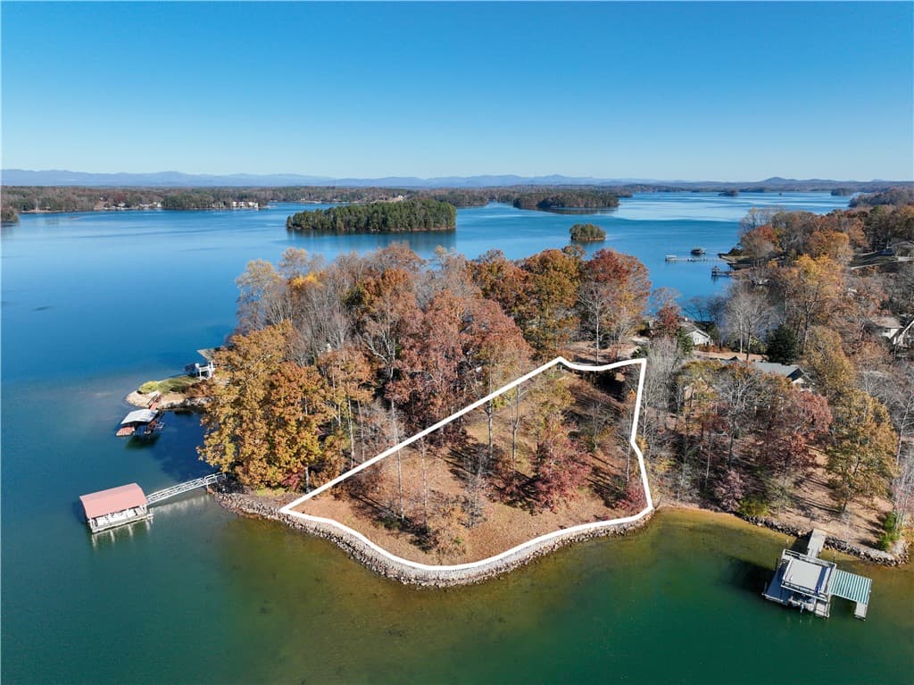Property image 2 at 813 Marina Pointe Court, Seneca, SC 29672