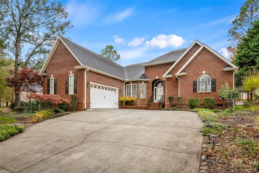 Cobb's Glen, Anderson Community
