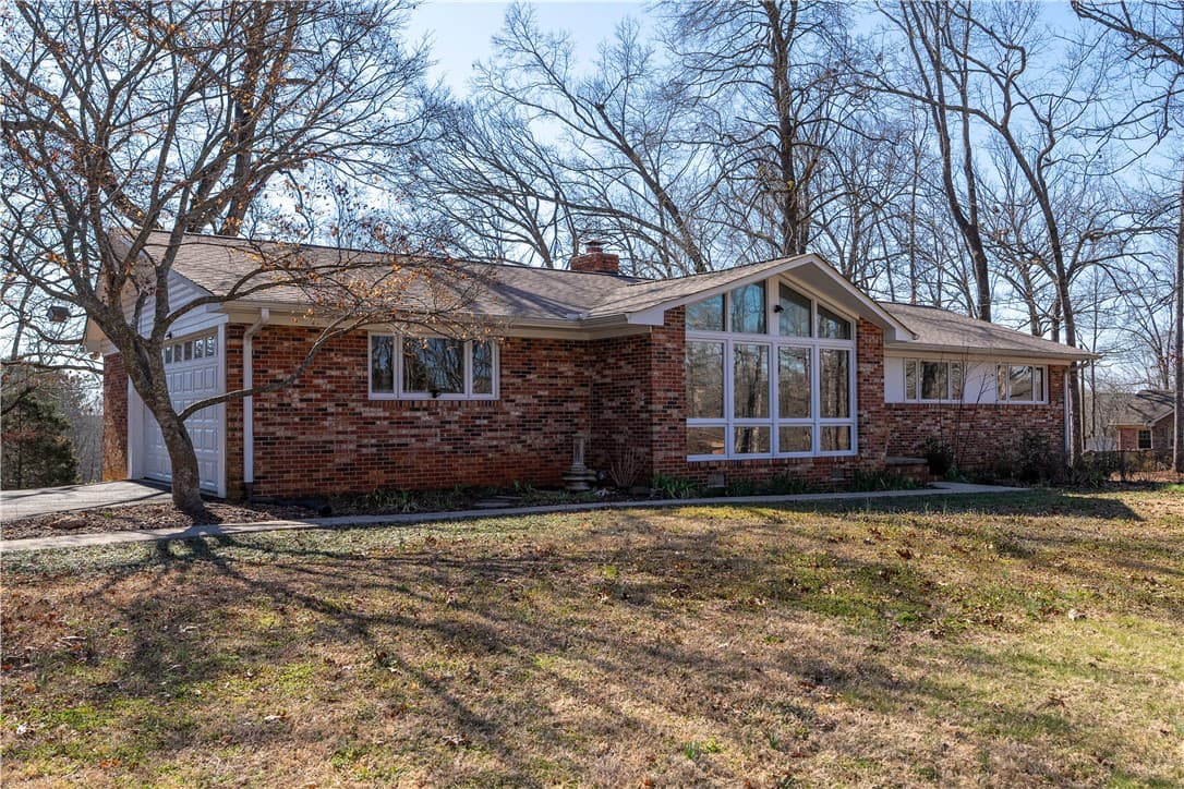 Property image 1 at 122 Eastwood Circle, Westminster, SC 29693