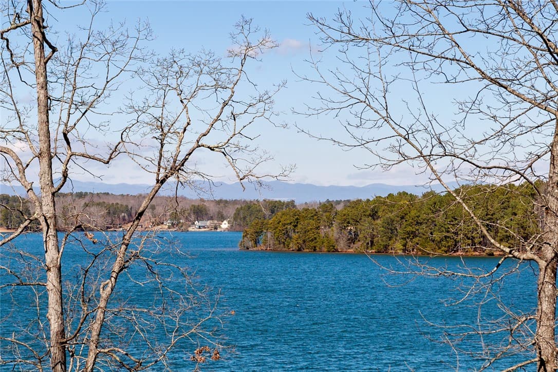 Property image 3 at 806 Marina Pointe Court, Seneca, SC 29672