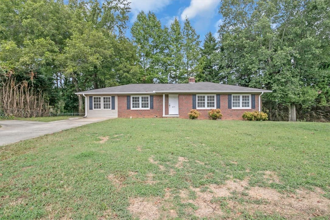 Forest Acres, Easley Community