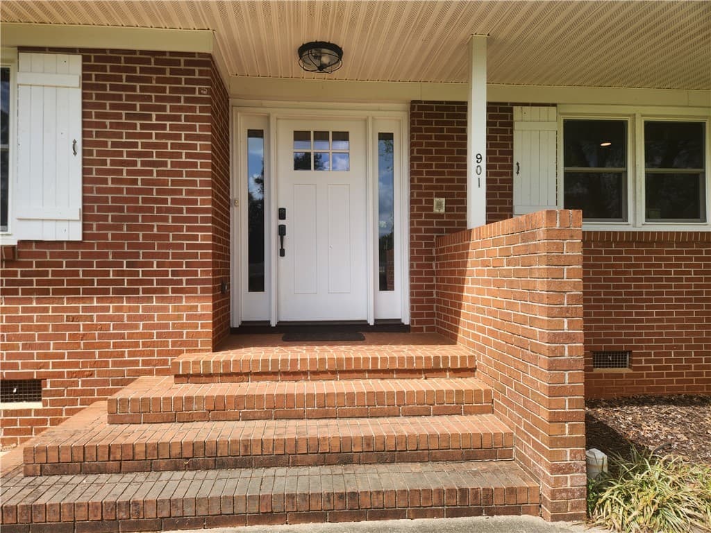 Property image 3 at 901 Hopkins Avenue, Pendleton, SC 29670