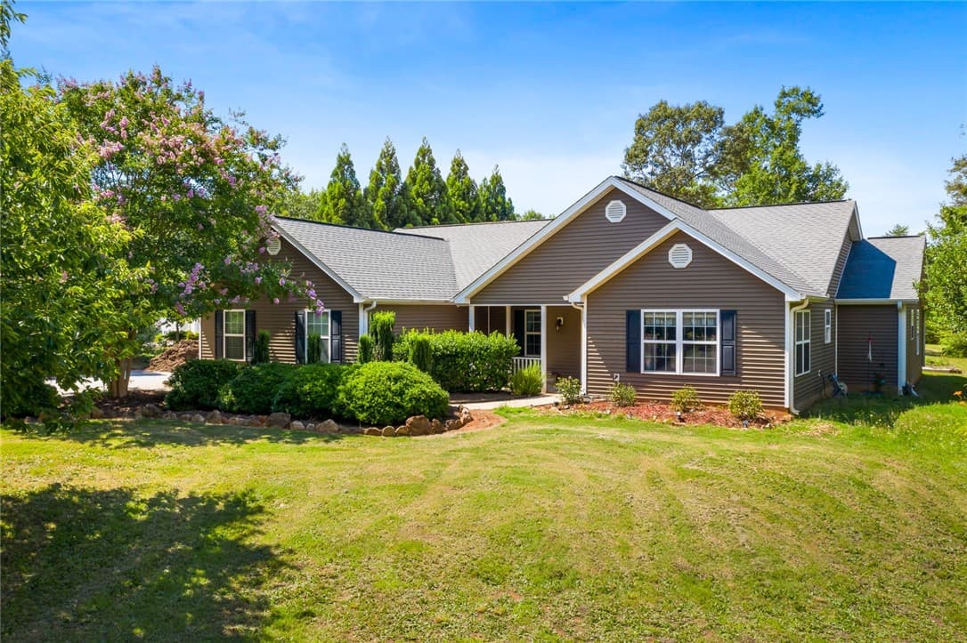 Property image 3 at 201 Inlet Drive, Anderson, SC 29625
